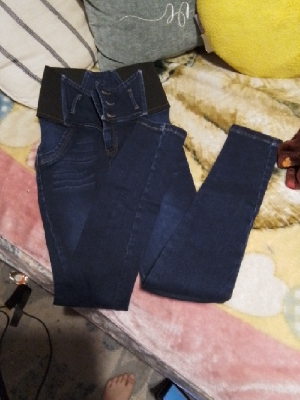 Columbia High-Rise Dark Blue Shaping Jeans